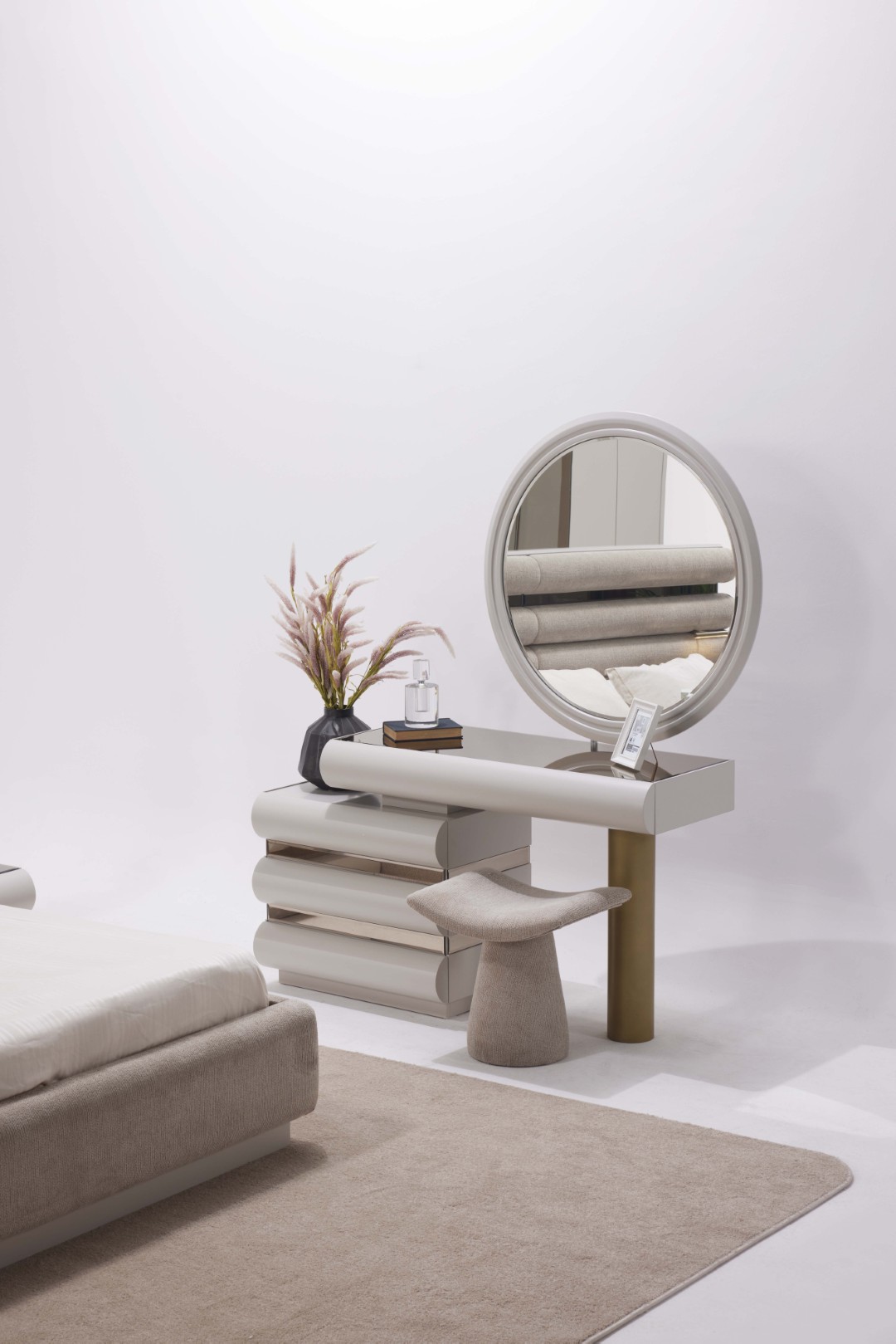 Hermosa Bed Set - Image 12