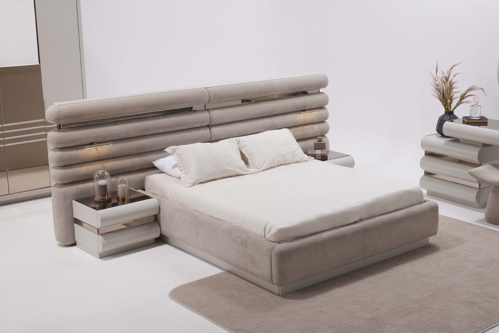 Hermosa Bed Set - Image 5