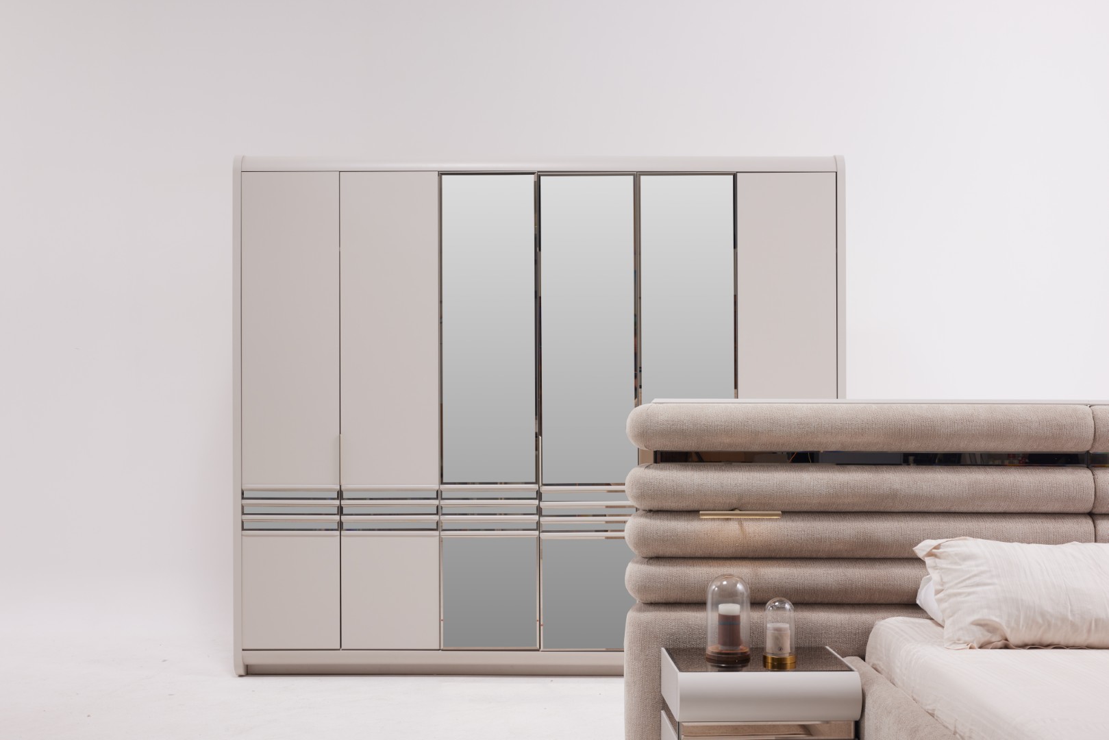 Hermosa Bed Set - Image 7