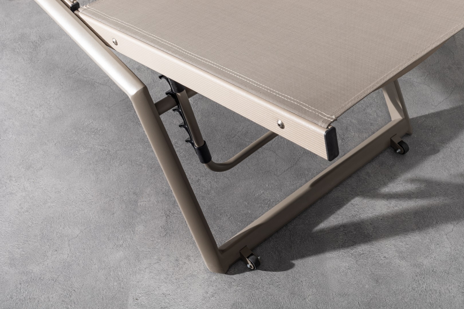 VEGAS Outdoor Sun Lounger - Image 3