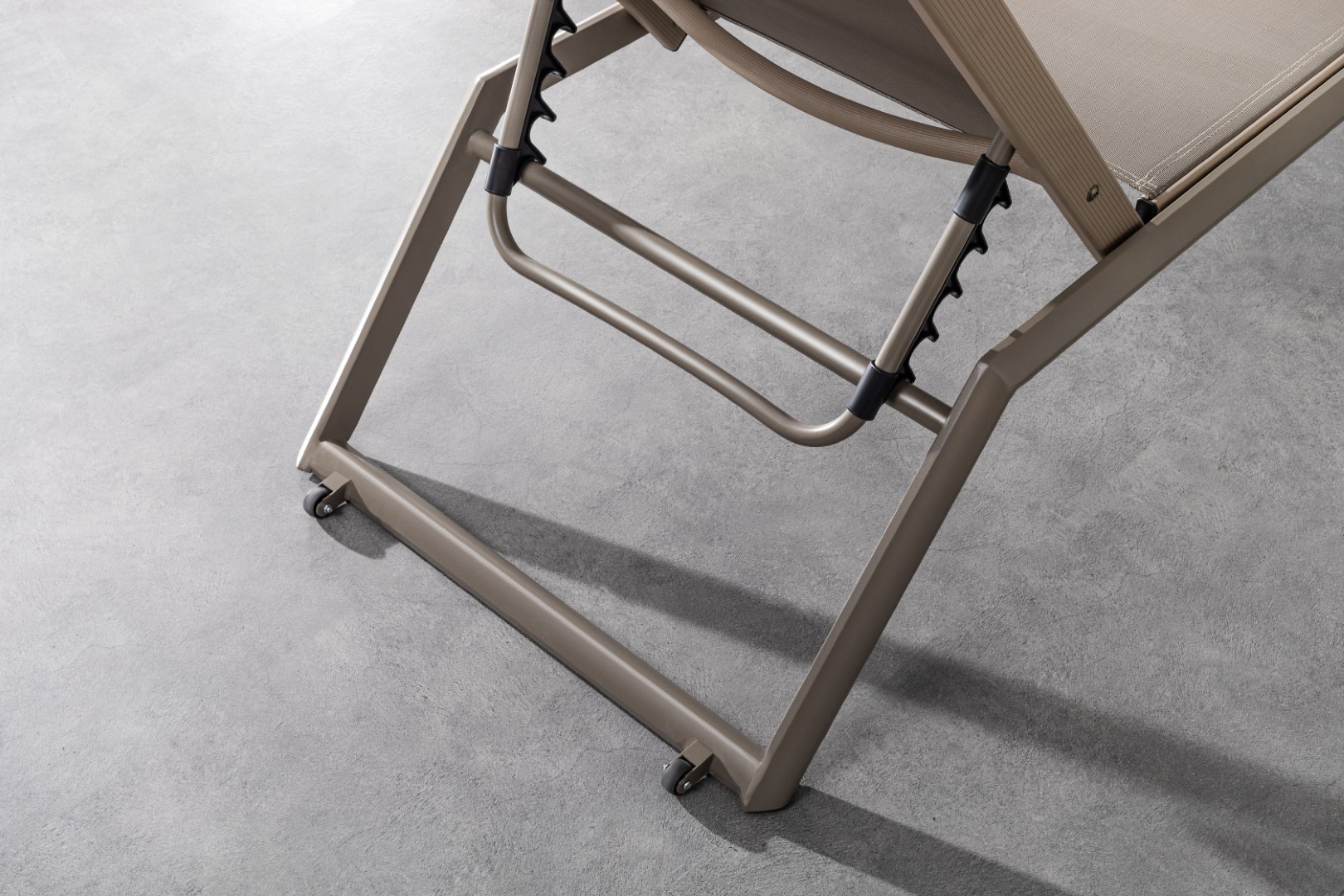 VEGAS Outdoor Sun Lounger - Image 4