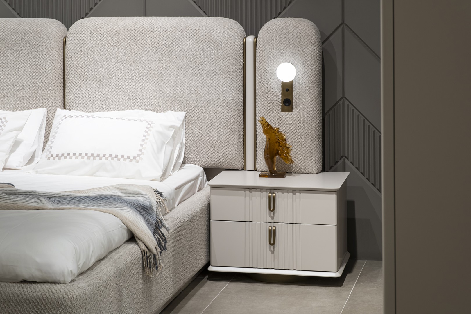 DOLUNAY Bed Set with Dresser – Modern Upholstered Bedroom Design - Image 3