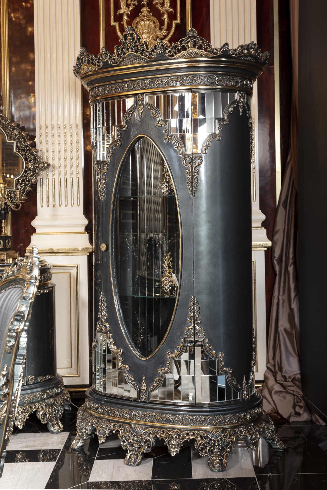 MILAS Classic Dining Set - Image 3